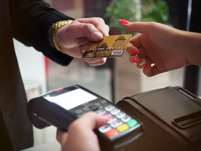 minimum salary for credit card in dubai